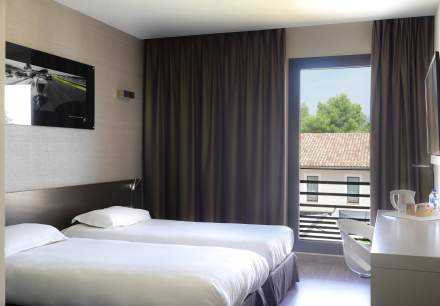 Chambre Standard Grand Prix Hôtel &amp; Restaurant Castellet · Hôtel 3 étoiles dans le Var