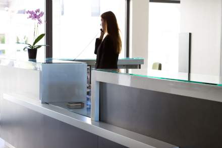 Réception Grand Prix Hôtel &amp; Restaurant Castellet · Hôtel 3 étoiles dans le Var