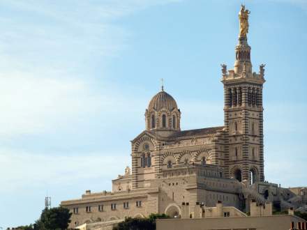 Notre Dame de la Garde Marseille Tourisme Hôtel Piscine Var, Castellet - Séjour en Famille - Grand Prix Hotel
