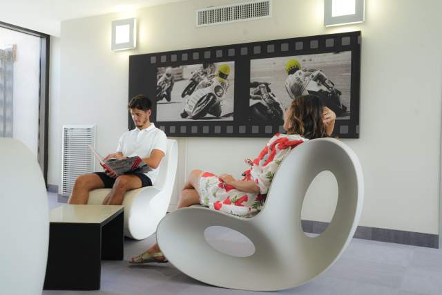 Chambre Grand Prix Hôtel &amp; Restaurant Castellet · Hôtel 3 étoiles dans le Var