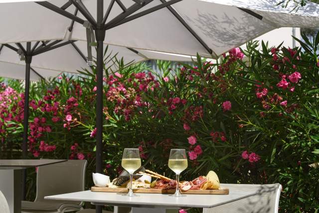 Bar, Grand Prix Hötel &amp; Restaurant en provence