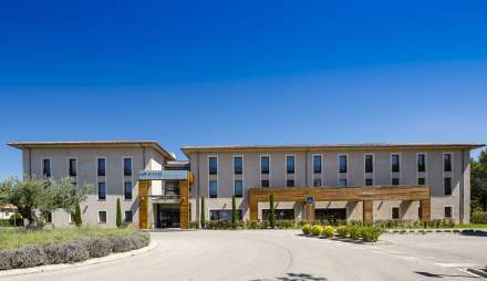Grand Prix Hôtel & Restaurant Castellet · Hôtel 3 étoiles dans le Var