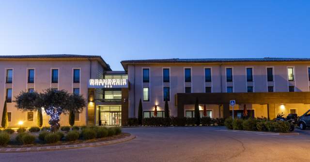 Grand Prix Hôtel &amp; Restaurant Castellet · Hôtel 3 étoiles dans le Var