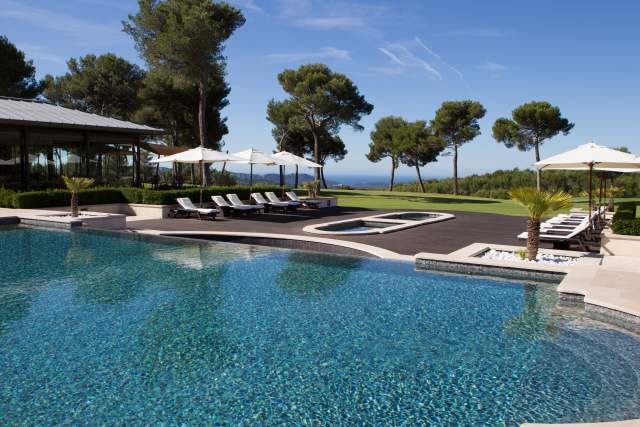 Grand Prix Hôtel &amp; Restaurant Castellet · Hôtel 3 étoiles dans le Var