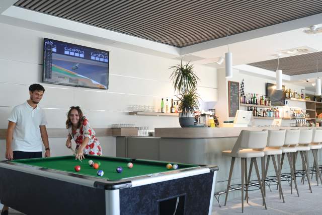 Bar, Grand Prix Hötel &amp; Restaurant castellet